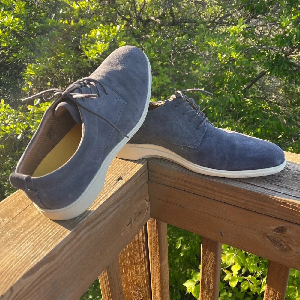 Amberjack Men's Blue Suede Shoes - like new!